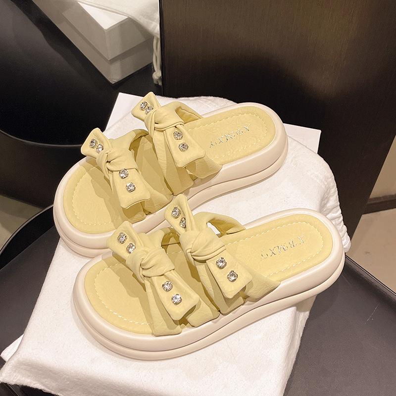 Weichboden Mode coole Hausschuhe Damen Sommerbekleidung 2025 neue Mode Feenwind Schleife Strass Strand Sandalen