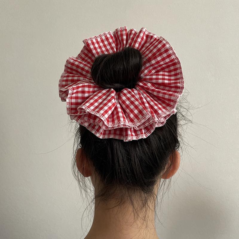 Zhao Lusi Doppellagiges Spitzenhaargummi – Französische Handarbeit, große Größe, Nischenstil