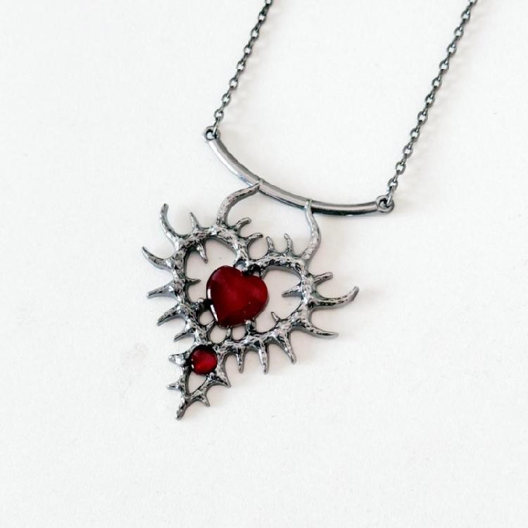 Trendsetting Rhinestones Encrusted Heart Necklace Fashion Accessory for Dates and Everyday Daily Use Casual Wear