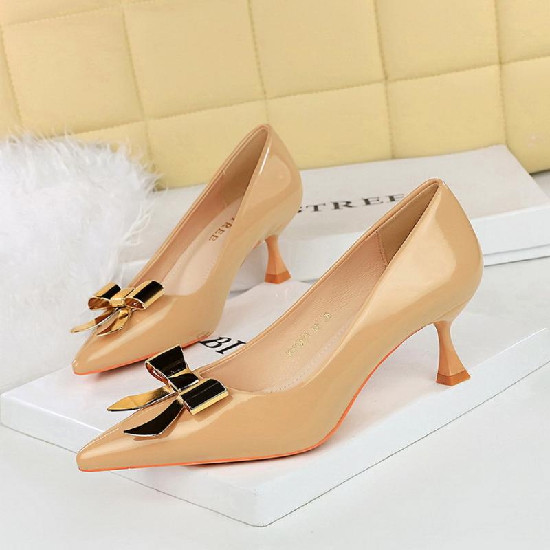 

Fashion Fashionable Pointed Toe Thin Heeled With Metal Bow Patent Leather Glossy Single Shoes Shallow Mouth Comfortable Low Heeled Shoes 36