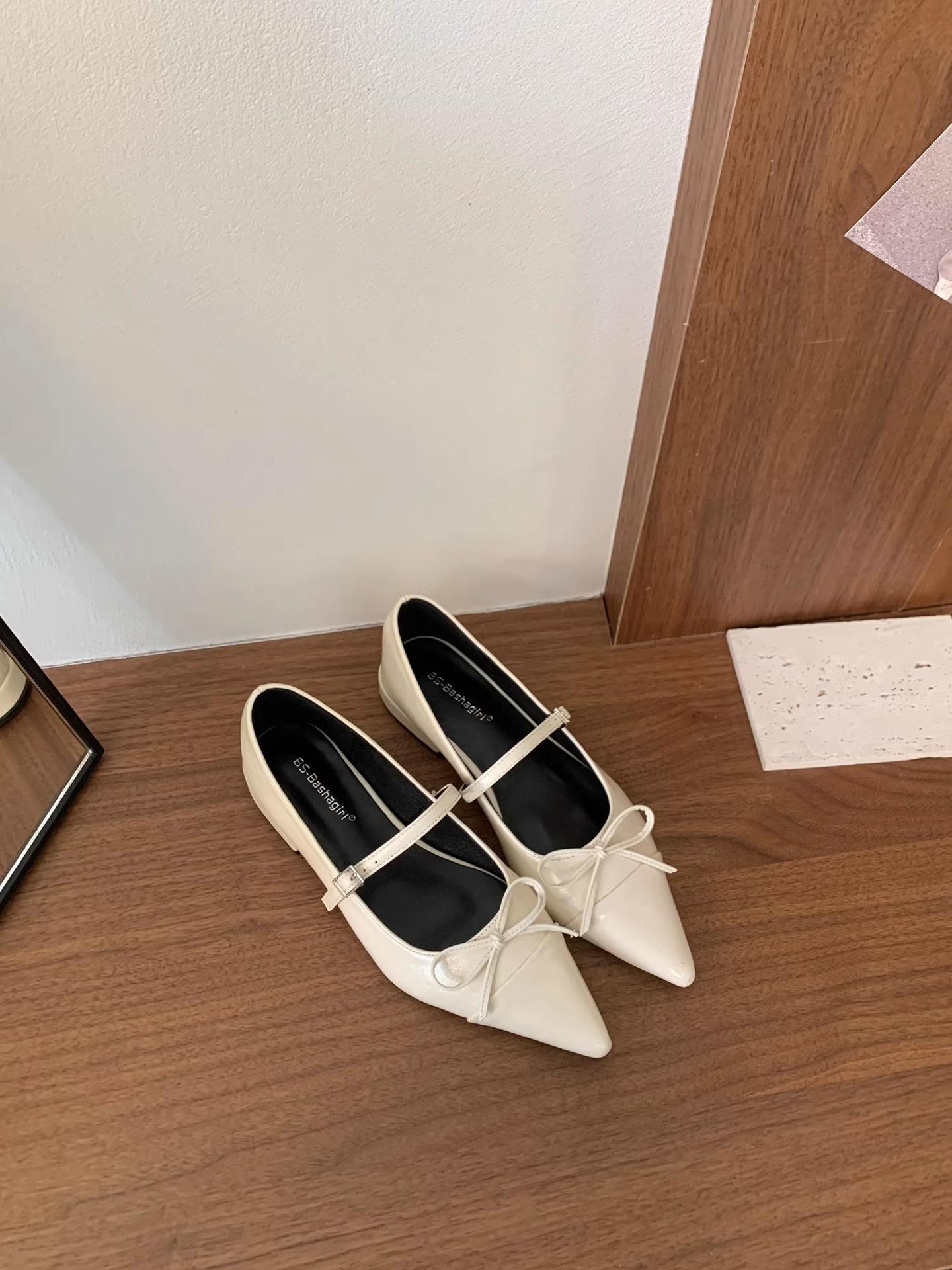 

Spring 2025 new flat-bottomed pointed head thick heel bow single shoes fairy casual French solid color Mary Jane shoes 35