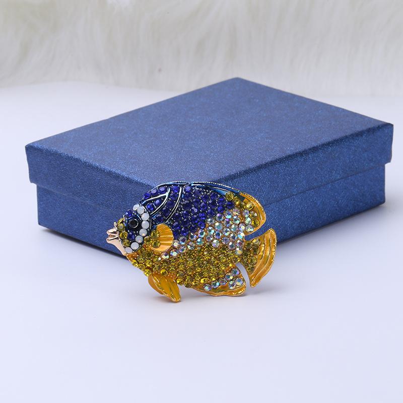 

Популярная мультяшная брошь из сплава со стразами в виде карпа, персонализированная ювелирная брошь высокого класса жёлтый