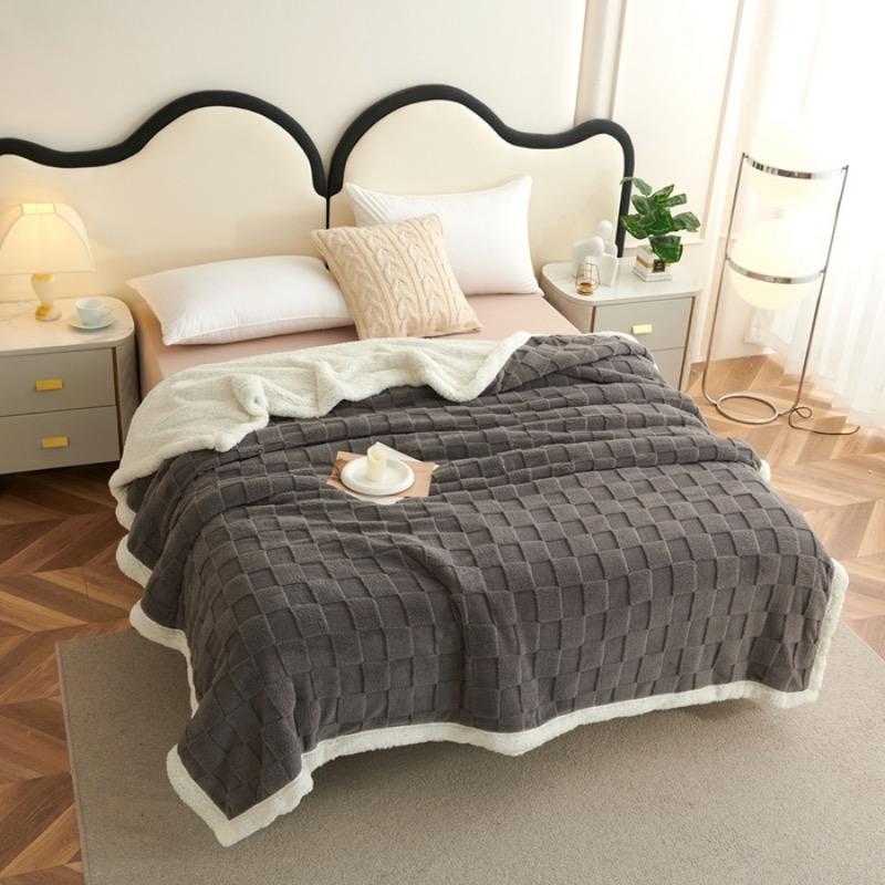 Chessboard Getafur Lamb Fleece Blanket Thickened Autumn and Winter Keeping Warm Sofa Blanket Can Be Used As A Bed Sheet