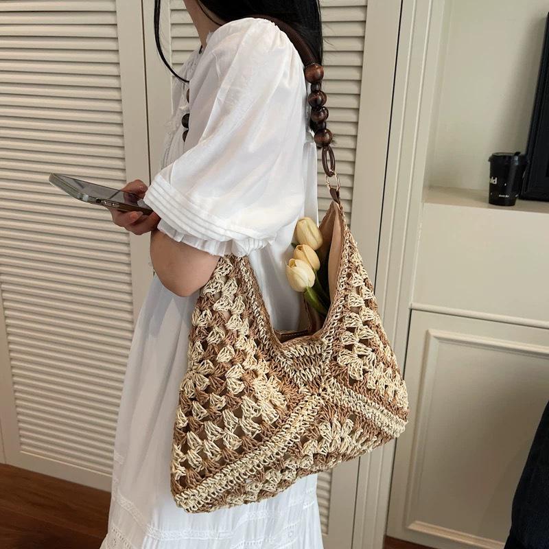 Summer Straw Woven Beach Tote - Fashionable Single Shoulder Handwoven Bag.