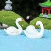 Figurine de Cygne Miniature Yousheng Mini Cygne Blanc Statue en Résine Ornement Animalier Réaliste Maison de Poupées Jardin de Fées Paysage Micro