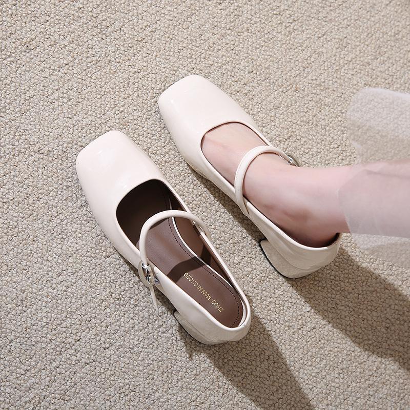 

2025 новые осенние красные туфли Мэри Джейн с одним словом и жемчужной пряжкой на высоком каблуке из лакированной кожи с квадратным носком на толстом каблуке 40 бежевый