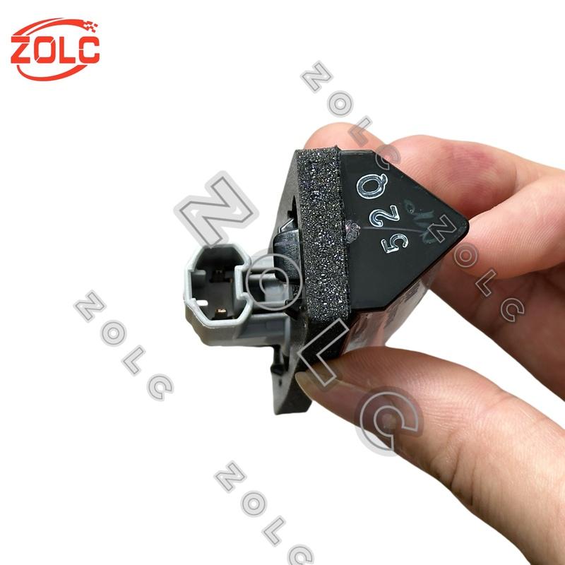 Genuine Number palte Light Rear License Housing License Plate Illumination Lamp 81270-06052 81270-06050 For 2006-2013 Old Camry 1PCS