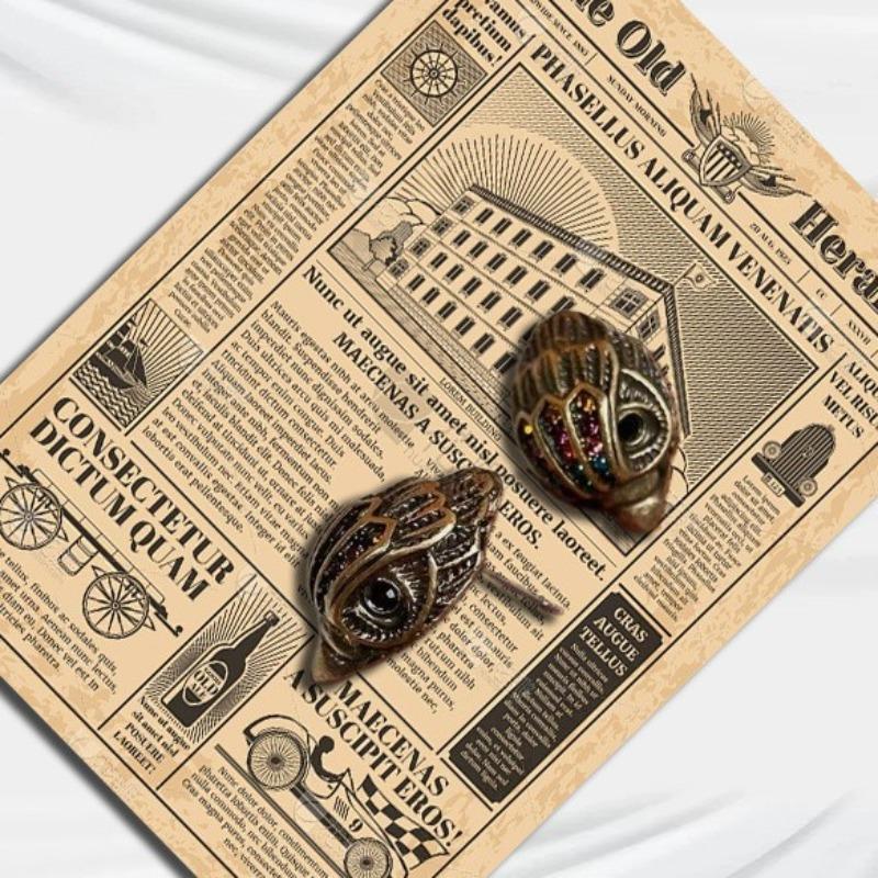 Medieval Jewelry Style Temperament Eagle Head Shape Old Sense of Diamond Color Sense Exquisite Small Stud Earrings