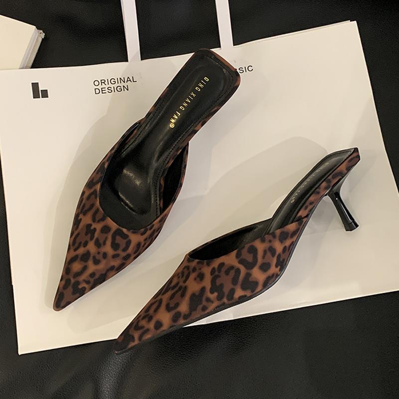 

Баотоу однословные крутые тапочки леопардовый сексуальный узор женская обувь 2025 весна новая мода остроносые тапочки на высоком каблуке 40 цветной печати леопарда