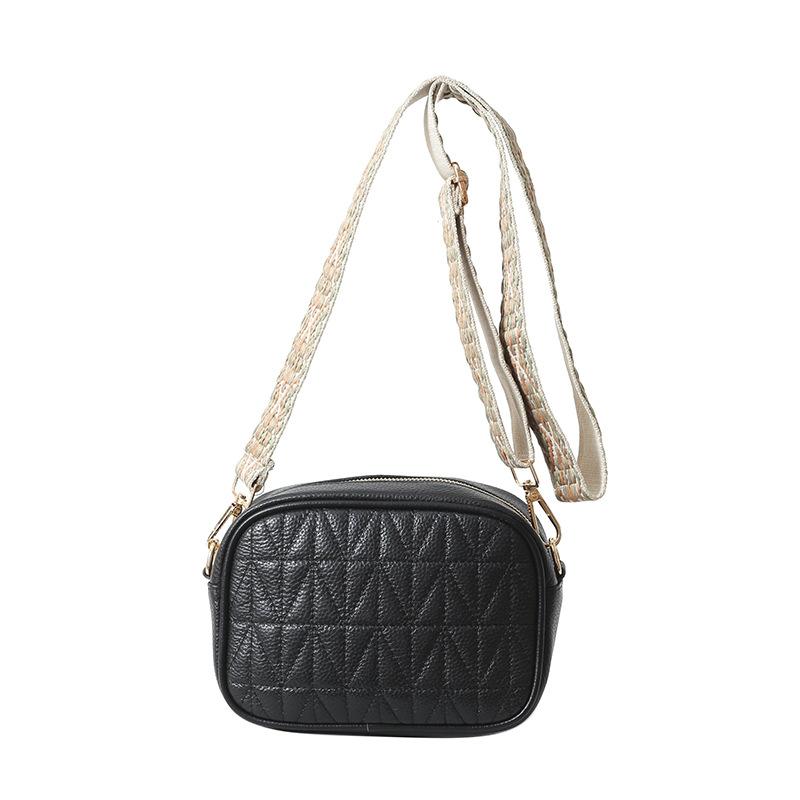 

Женская модная сумка кроссбоди Простая и высококлассная нишевая одноплечевая сумка Высокий уровень внешнего вида Маленькая квадратная сумка с вышивкой чёрный