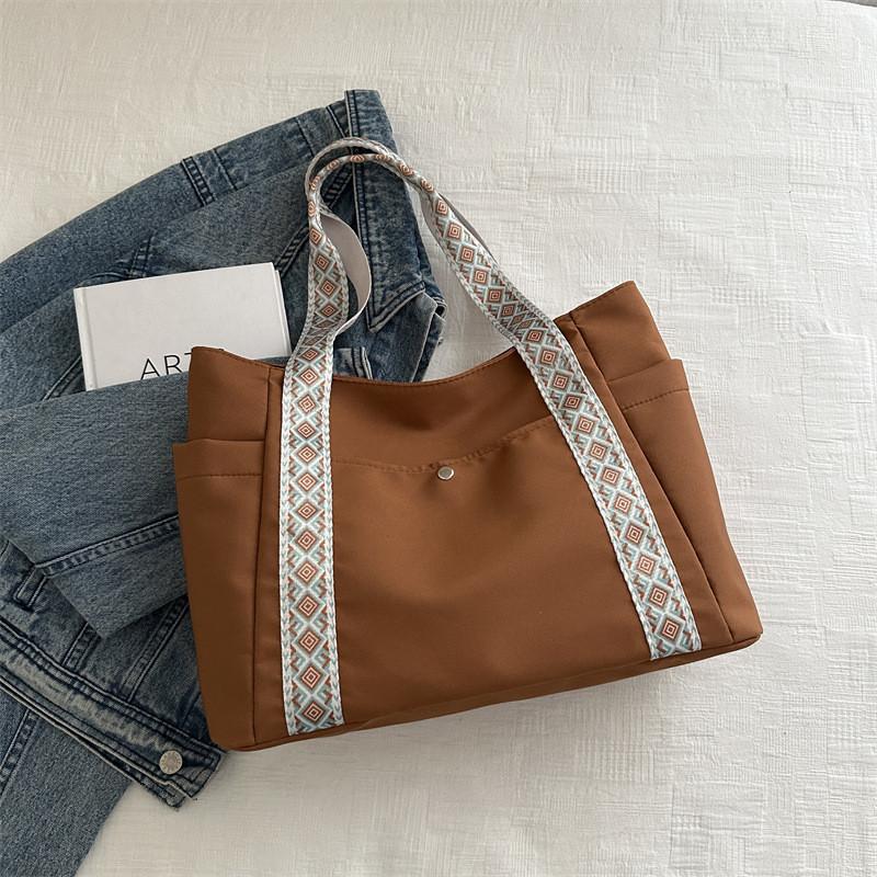 Stylish Large Capacity Tote Bag For Work And Commuting Featuring Trendy Wide Strap Design