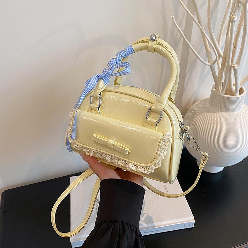 Spring and summer bag new simple and fashionable portable shoulder bag versatile soft surface casual tote bag oblique span bag