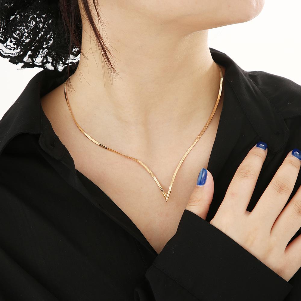 Trendy V-Shaped Snake Bone Clavicle Necklace - Versatile and Creative Design
