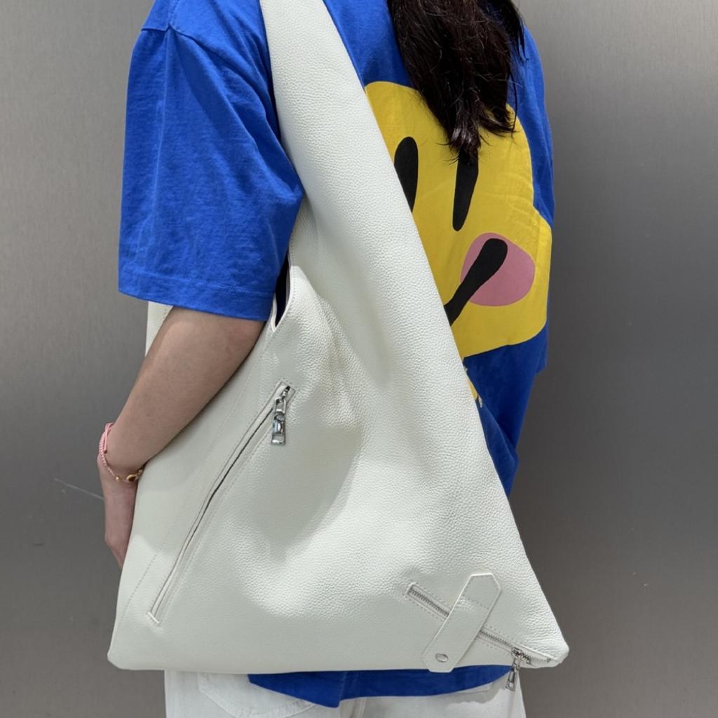 Cross-border first-layer cowhide commuter large-capacity women's bag zipper triangle bag versatile portable shoulder lazy wind underarm bag