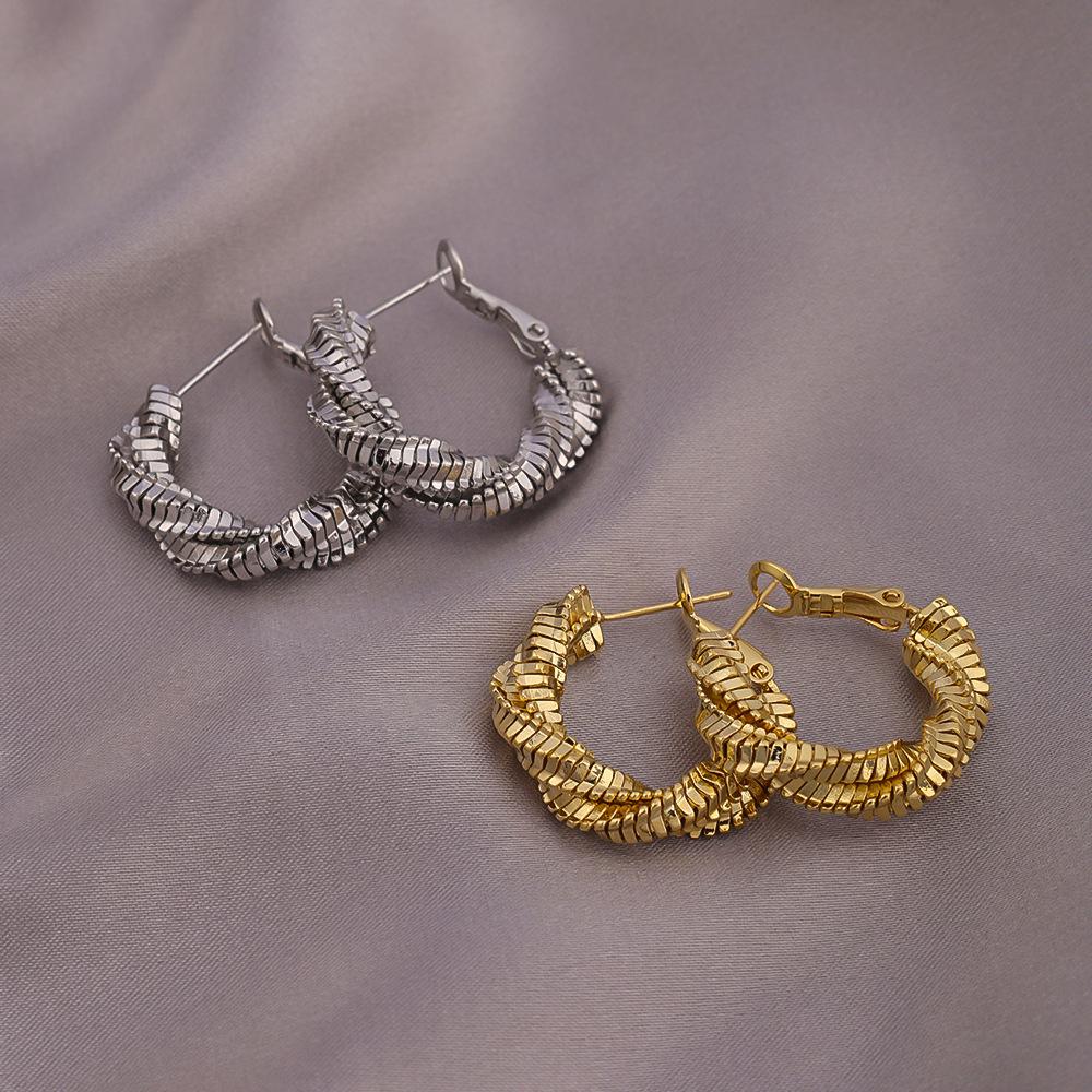 Exquisite Twisted Circle Ear Cuffs: Trendy Multi-Layer Luxury Earrings with High Design Sense.