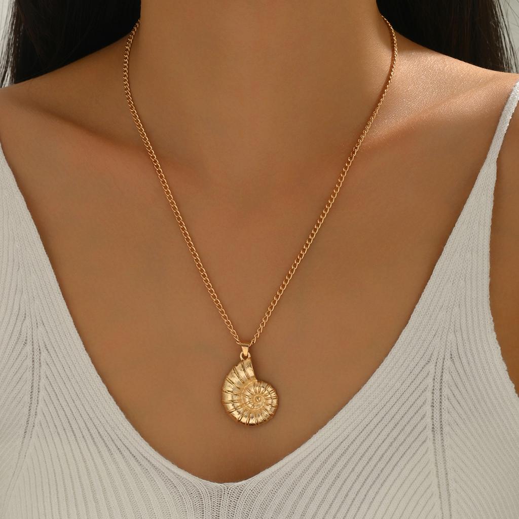 Shell necklace wholesale European and American niche design jewelry women's ocean fashion dripping oil conch starfish collarbone chain