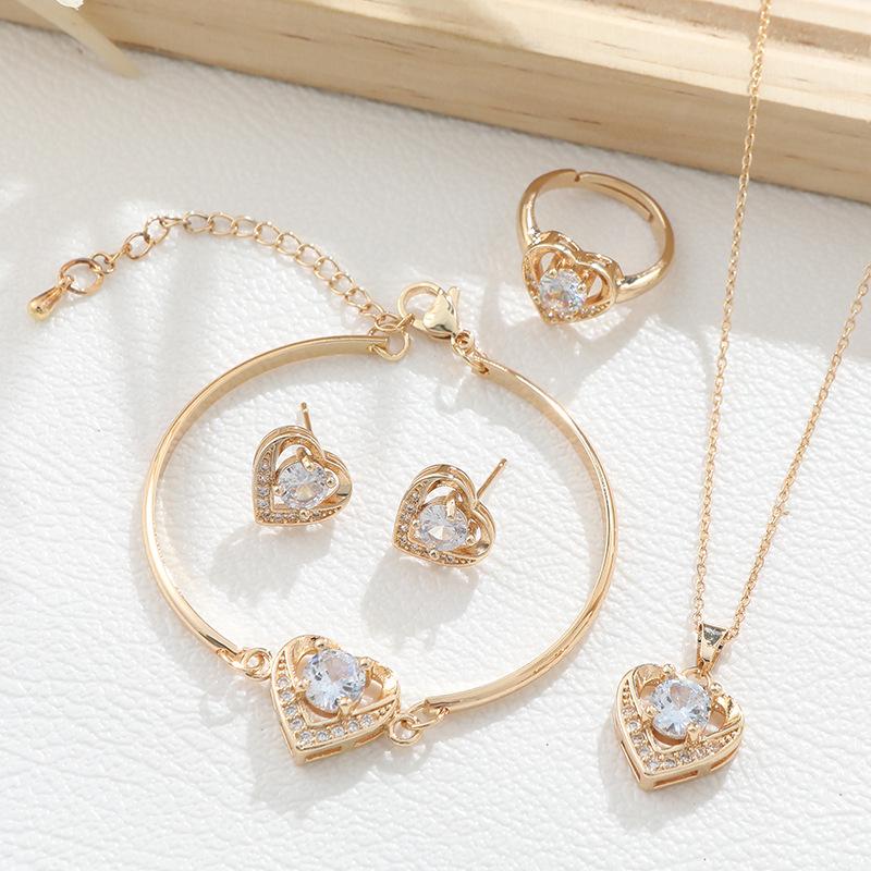 Europäischer und Amerikanischer Stil Vergoldetes Pfirsichherz Schmuckset: Kupfer-Mikro-Inlay Zirkon Ohrringe, Halskette und Ring.