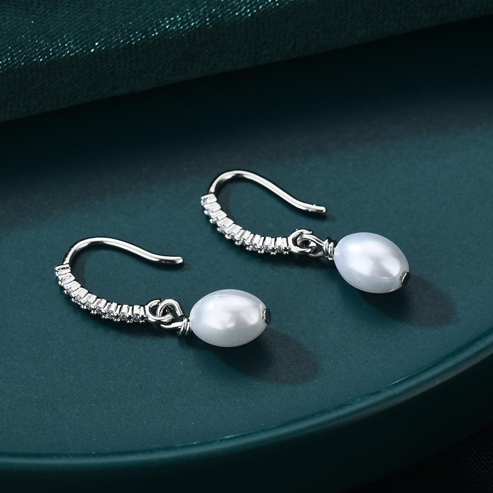 Ohrringe mit weißem Zirkonia und Perlenimitat