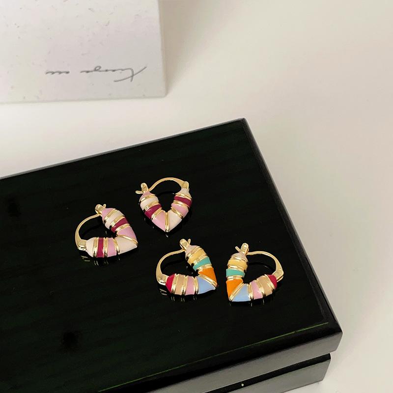 Light Luxury Retro Oil Drip Love Ear Buckle Female Sweet Exquisite Personality Fashion Elegant Temperament Versatile Earrings Earrings