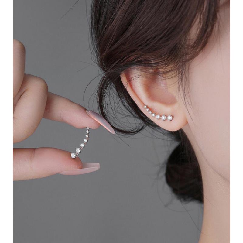 Geometric Pearl Earrings: Light Luxury & Niche High-End Accessories