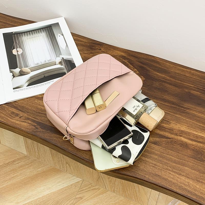 Mother and child bag, small square bag, new girls rhombus shoulder messenger bag, letter chain bag, one piece.