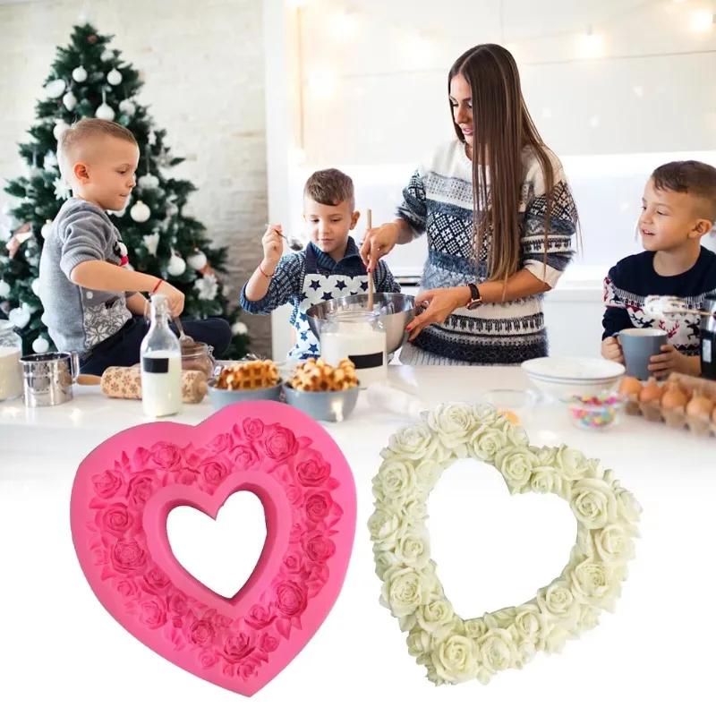 Nuova Ghirlanda a Forma di Cuore con Rose Grande Stampo in Silicone per Alimenti Stampo Grande a Forma di Cuore Stampo in Silicone con Rose Strumenti per Decorare Torte Stampo per Sapone Torta