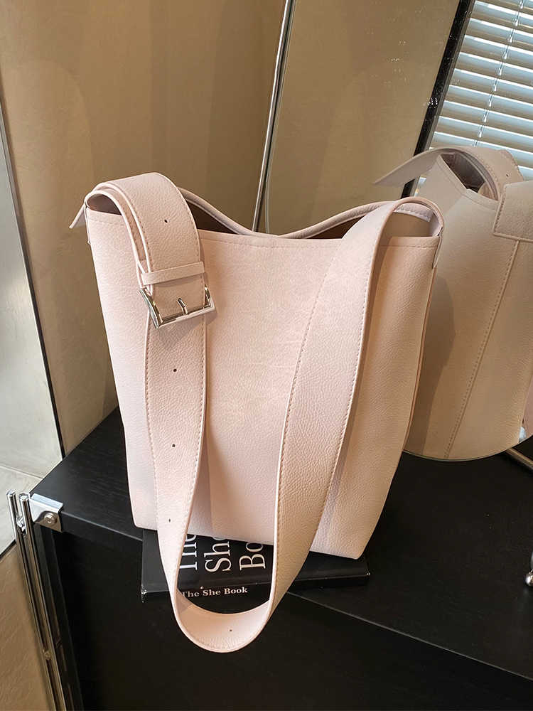 Casual Wide Shoulder Strap Crossbody Bag Women Fashi Versatile Single Shoulder Bags Large Capacity Commuter Bucket Handbags
