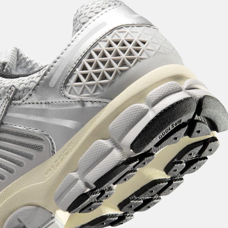 Nike Zoom Vomero 5 Men's Casual Running Shoes