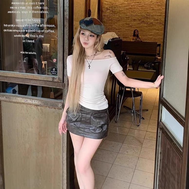 Spring 2025 Off-Shoulder Slim Fit Women's T-Shirt - Solid Color, Short-Sleeve Pullover