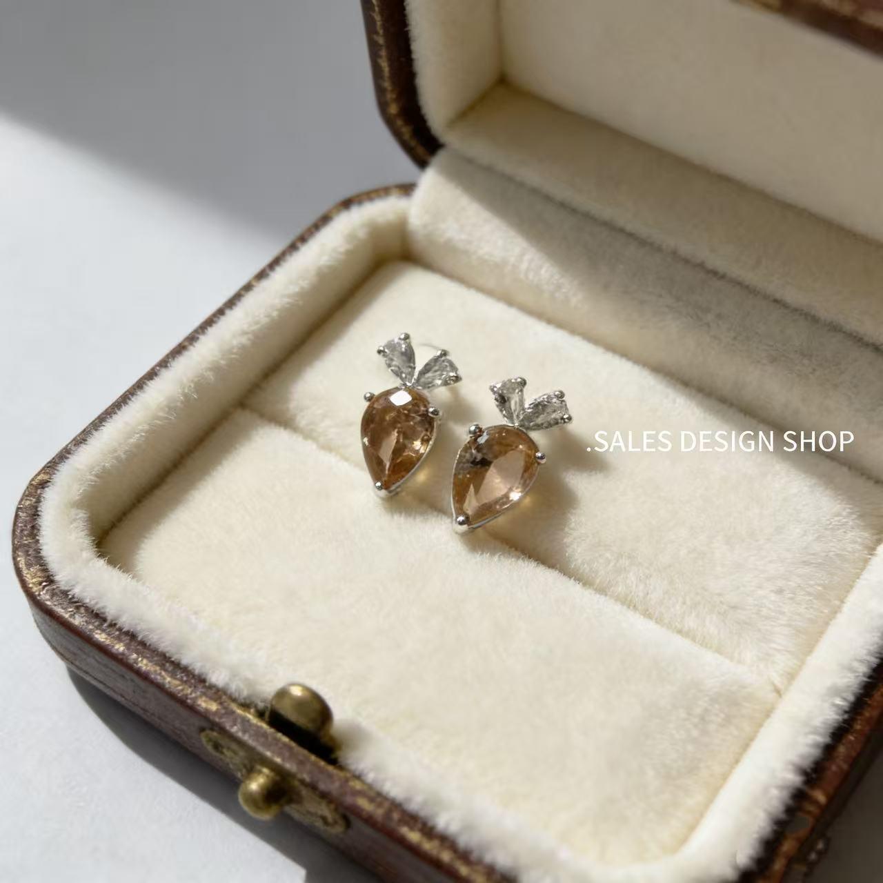 Korean Dongdaemun Carrot-Shaped Zirconia Earrings - Exquisite and Versatile Fashion Jewelry.