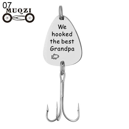 Буквы с выгравированным рыболовным крючком — фото 10