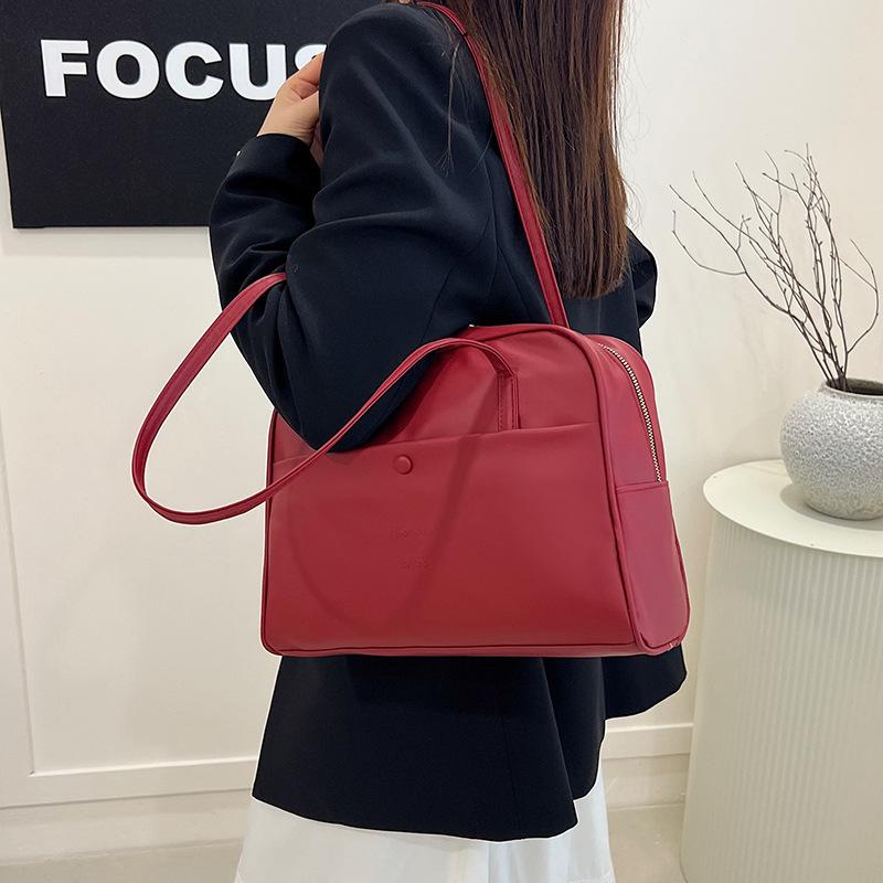 2025 winter new Korean niche design underarm women's bag temperament solid color retro large capacity shoulder tote bag