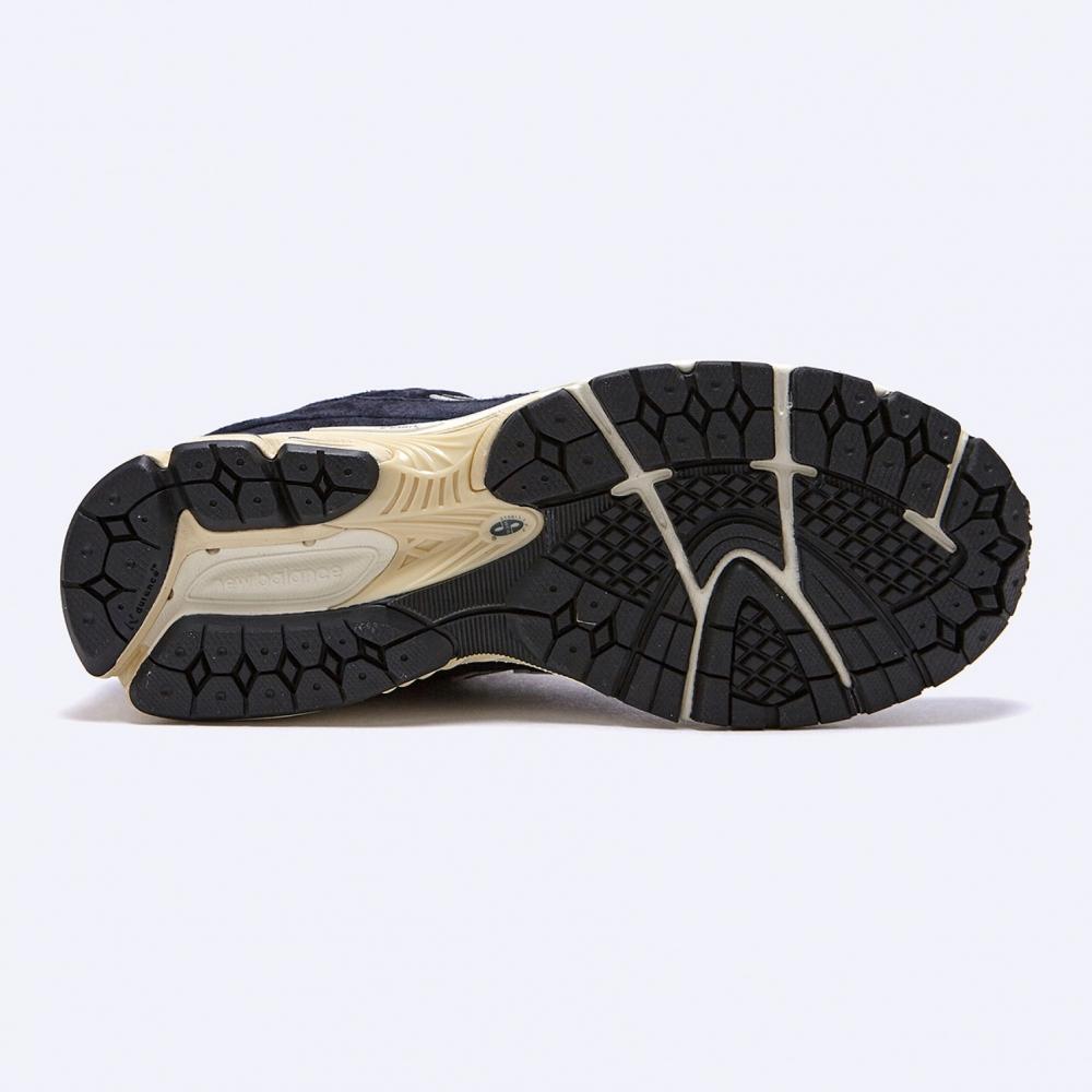 New Balance M2002rca