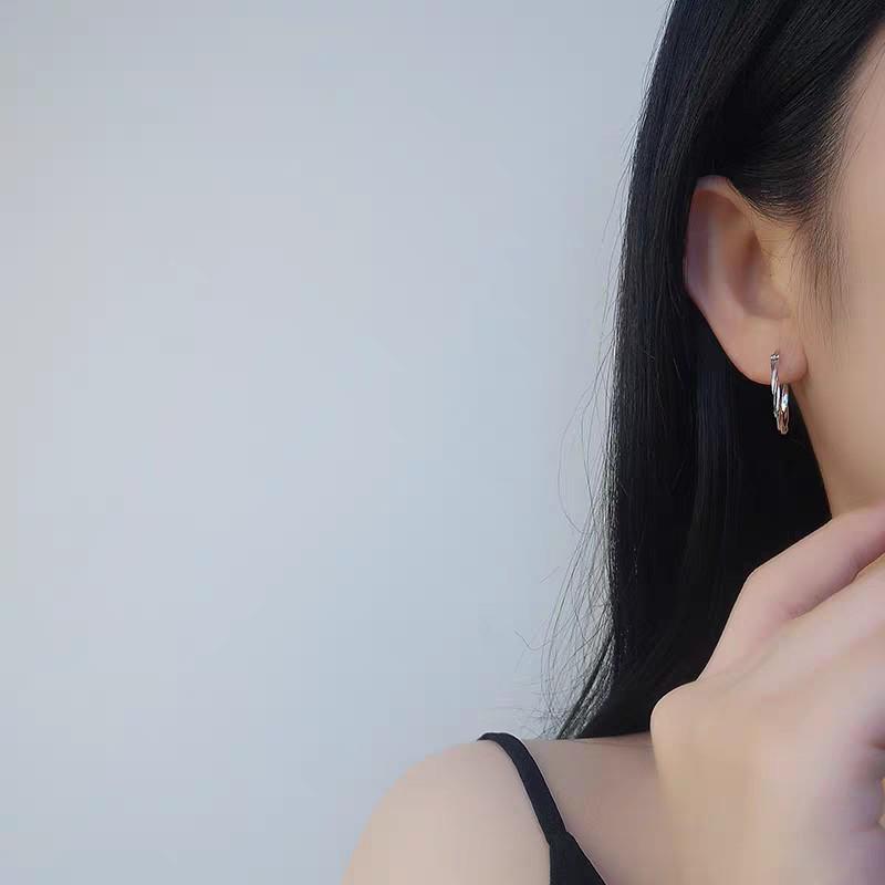 Korean Geometric Twisted Circle Earrings: Unique, Elegant, Sparkling Design