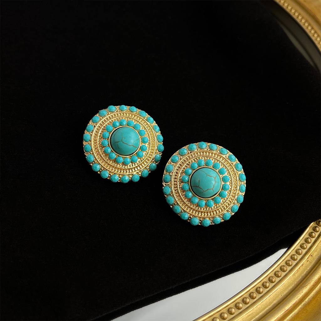 Mid-Century Turquoise Earrings: Women's Light Luxury Vintage Studs with Silver Needle - High-End Fashion Accessory.