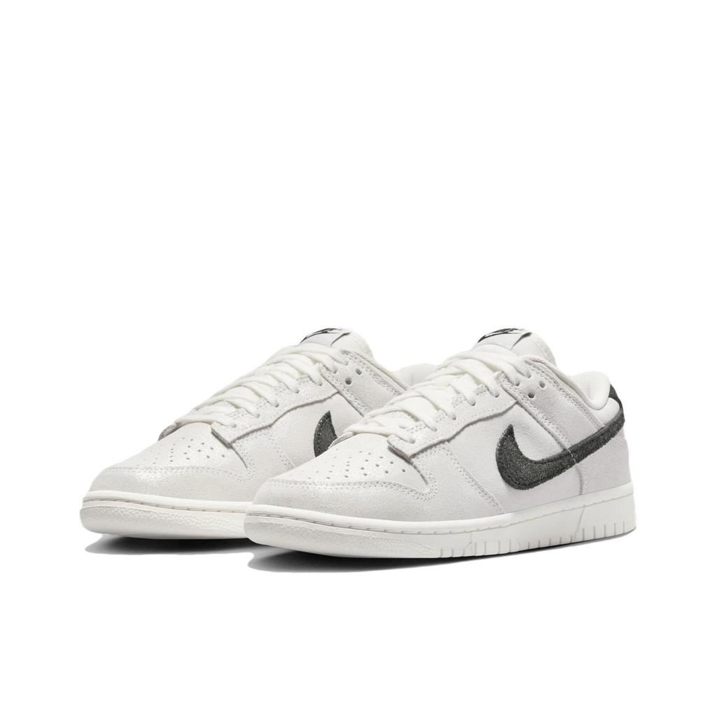 Nike Dunk Low SE Biele trblietavé semišové dámske tenisky Čierne Team-Red HQ3502-100
