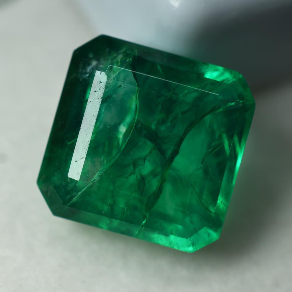 Natural Green Emerald Loose Gemstone 8.99 ct Emerald Cut for Jewelry Making and Gem Collections