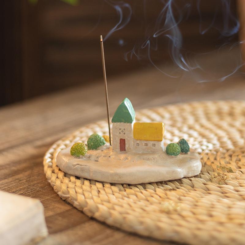 1Pcs House Shaped Incense Holder Cabin Burner Holiday Tabletop Decorations for Home Kitchen Office Tray Cute Atmosphere
