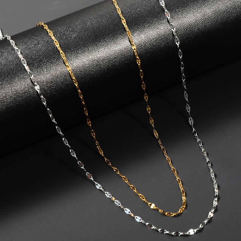 Korean Style Stainless Steel Necklace: Gold-Plated Lip Chain - Simple & Versatile Fashion for Women