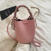 High-end Style Handbag with A Bucket-like Shape, Trendy for Daily Commuting, Crossbody Style Women's Bag