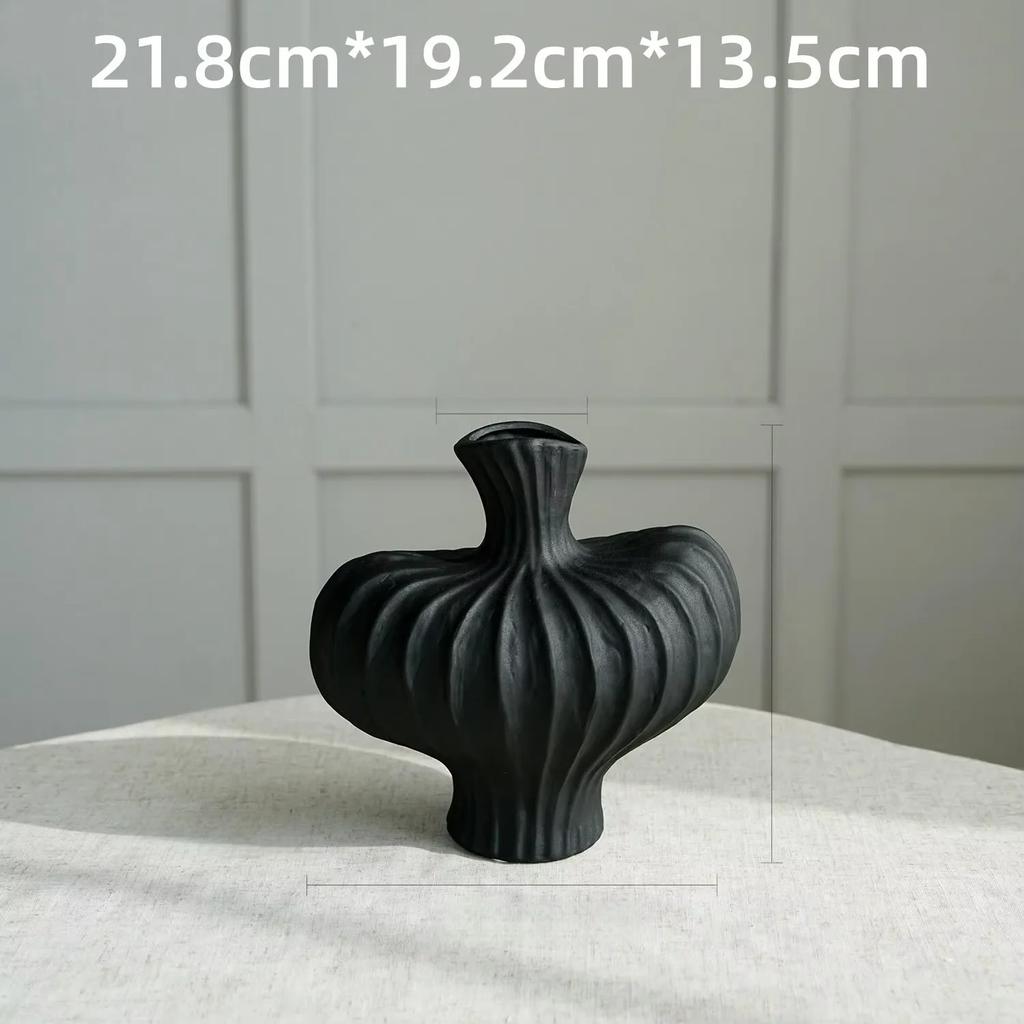 Creative Vase Living Room Desktop Ornament Sculpture Model Flower Arrangement Dried Flower Retro Decor Vase Home Decor