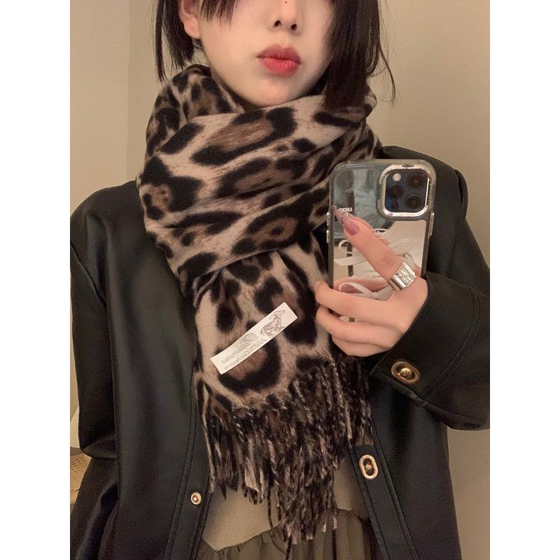 Niche Design Sweet and Cool Retro Leopard Print Tassel Scarf for Women New Millennium Hot Girl Style Autumn and Winter Thickened Shawl