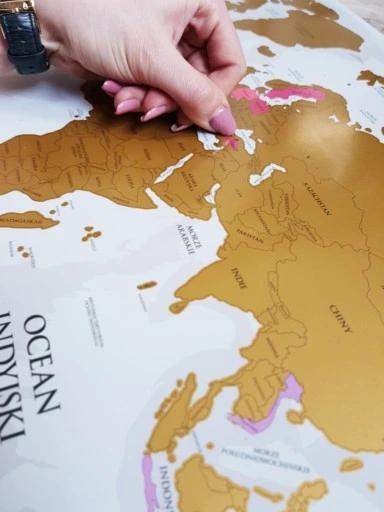 Zestaw Na Prezent Gold: Mapa Zdrapka W Drewnianej Ramie