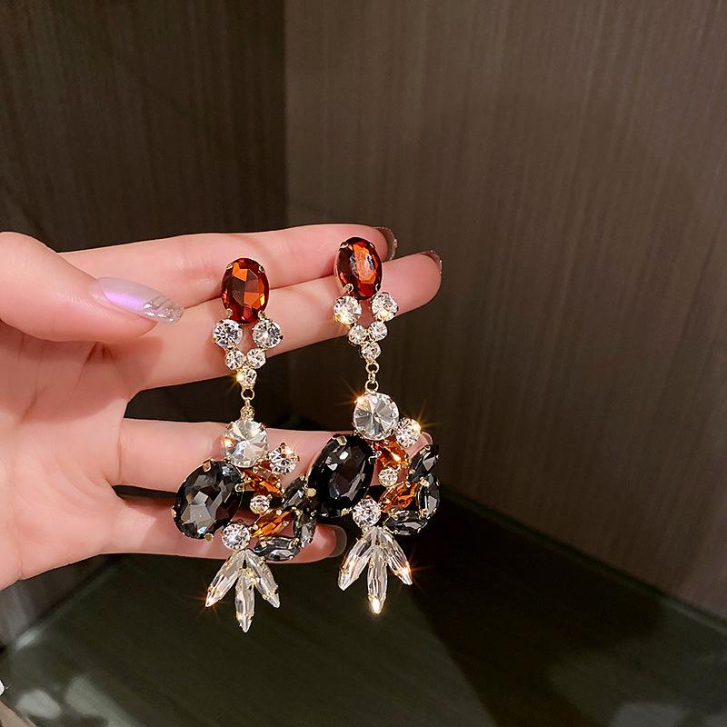 Strieborné náušnice s diamantovým motýľom a strapcami, Retro európsky a americký štýl, Luxusné a elegantné pre ženy