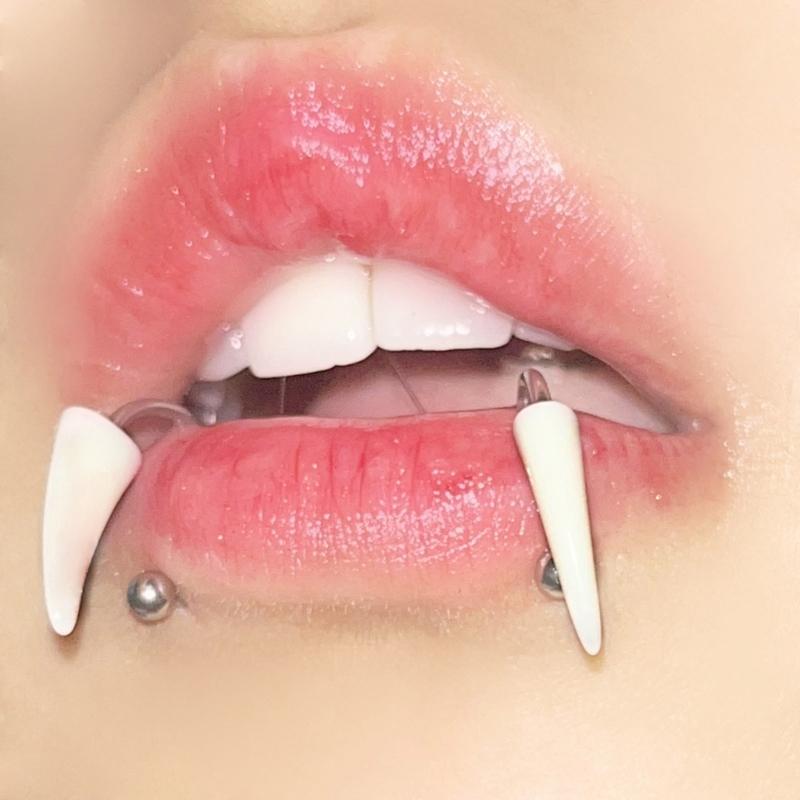 Fashionable Punk Fangs Lip Rings Resin Horseshoe Barbell Fashion Lip Clip Suitable for Statement at Parties and Event