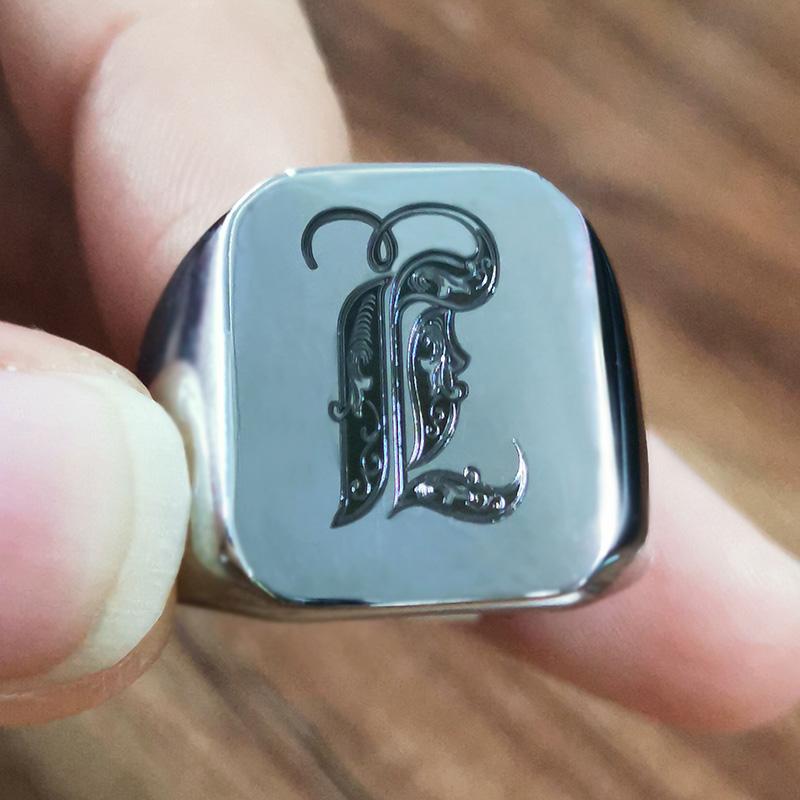 Vnox Retro-Initialen-Siegelring für Männer, 18 mm, sperrig, schwerer Stempel, männliches Band, Edelstahl, Buchstaben, individueller Schmuck, Geschenk für Ihn