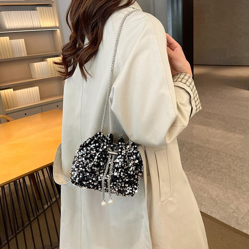 Fashion personalized sequined bucket bag women's new foreign style Korean version shoulder bag crossbody dinner bag tide fold