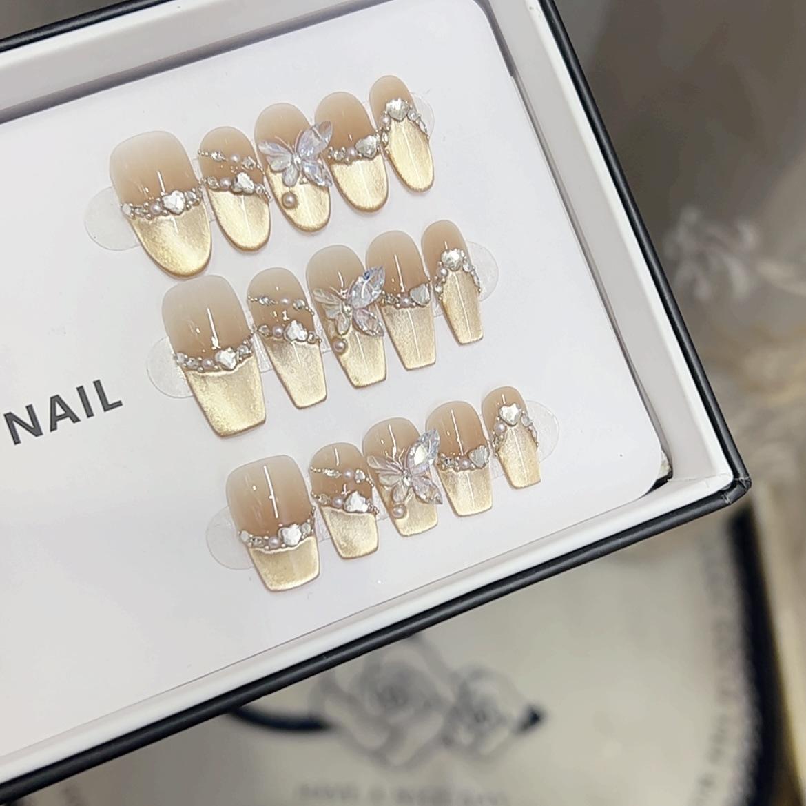 

Pure Handmade Phototherapy Nail Art Autumn Moon Butterfly Wears Nail Finished Cat Eye Nail Art Patches Show Whiteness and Temperament Large L