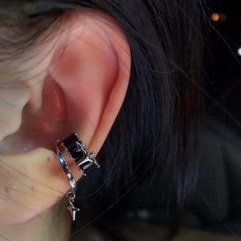 Punk Black Zircon Star Ear Clip for Women Simple Metal Four Pointed Star Non Piercing Earrings Charm Jewelry Accessories
