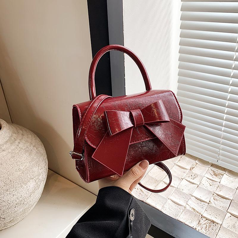 

Популярна в цьому році невелика жіноча сумка, літо 2024, нова модна сумка через плече, проста модна портативна маленька квадратна сумка червоний